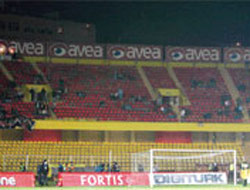 Sami Yen 5 dakika sustu