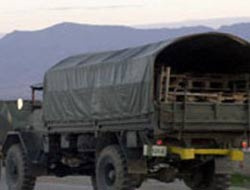 Tuncelide askeri araç devrildi